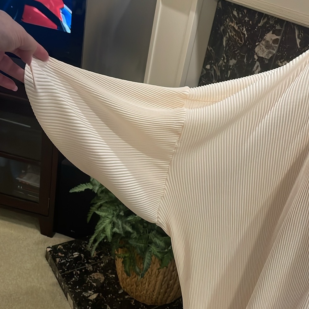 Davi & Dani Size Is Oversized Fits Like A 4x. - image 4